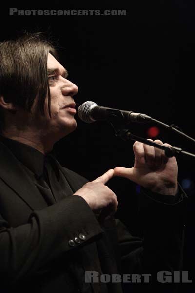 EINSTURZENDE NEUBAUTEN - 2008-05-12 - PARIS - Le Bataclan - Christian Emmerich [Blixa Bargeld]